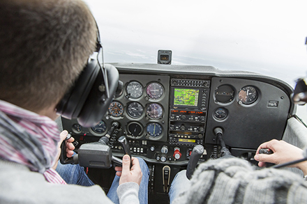 Flying lesson in an aircraft Cessna 172 France